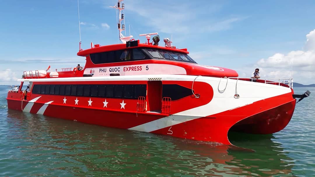 Tàu Phú Quốc Express trên mặt biển
